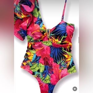 Ruched bathing suit size M